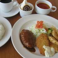 お座敷の席のみのご予約も承ります。（最大2時間）キッズスペースもあります。おすすめはランチ会プランです。メインはハンバーグ・白身魚のフライ・チキン南蛮でデザート・ドリンク付で1,000円（税込）。