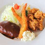 ハンバーグ・とり天・エビフライ（ライスorパン・スープ付）