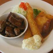 サイコロステーキ・チキンカツ・エビフライ（ライスorパン・スープ付）