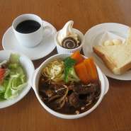 ライスorパン・サラダ・デザート・コーヒーorドリンク付