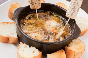 海老とキノコのスパイシーアヒージョ