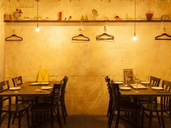 落ち着けるアンティークスタイルの内装