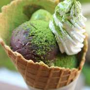 当店ＮＯ１！　オリジナルの抹茶アイスを中心にこだわりの小倉餡、白玉、生クリーム、更にお抹茶を…