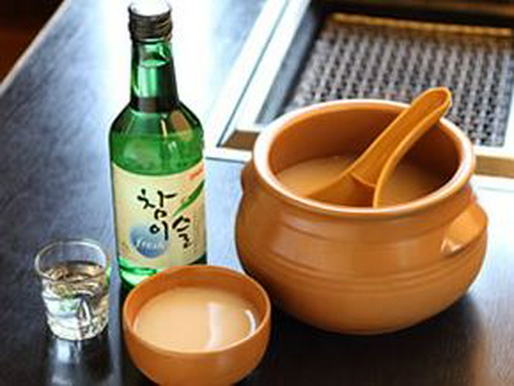 女性に大人気マッコリが壺入りで飲めちゃいます