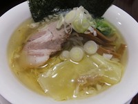 透き通ったクリアなスープ
野菜の甘みと沖縄の塩、バランスのとれた逸品