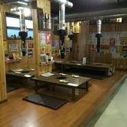 構えることなく気軽に入れるお店です。少人数から団体様までどちらも対応できます。