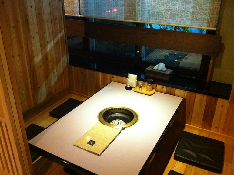 落ち着く個室席。カップルでしっぽり焼肉はいかが?