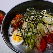 牛縁冷麺　さっぱりとした味わいで焼肉の〆には最高の一品