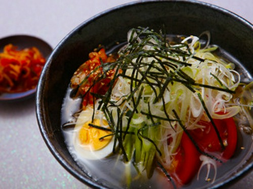 牛縁冷麺　さっぱりとした味わいで焼肉の〆には最高の一品