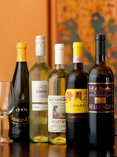 お料理に良く合うワインを取り揃えております