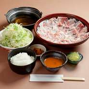 たっぷり打ち野菜　ご飯　香の物　柚子胡椒　叩き梅　自家製胡麻ダレ