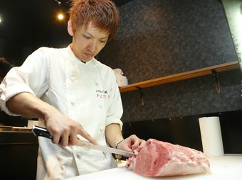 どんなシーンもお任せ、若さあふれる九州男児の魂を込めた接客