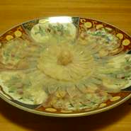 河豚やすっぽんなどの旬食材を使ったコース各種ご用意しております。
一久おまかせの料理もございます。

落ち着いた個室は、2名様よりご予約受け付けております。
お二人でゆっくりお食事をお楽しみください。

