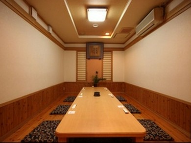 お部屋は掘りごたつの個室です