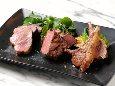 旨み凝縮の『熟成肉のテイスティングプレート3種盛り合わせ』