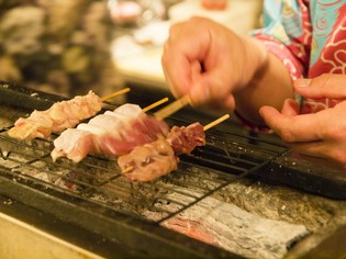 こだわりの『焼き鳥』は、オリジナルの炒り塩でどうぞ