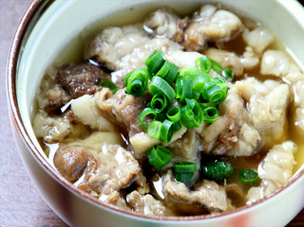 ま。名物牛すじ煮込み