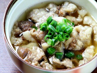 ま。名物牛すじ煮込み