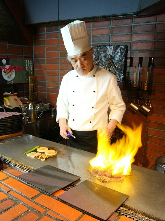 鉄板ステーキ専門店。創業40年の老舗。