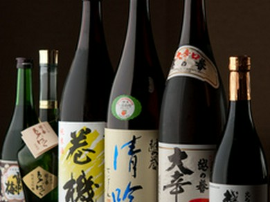 レアものから定番まで、30種類もの新潟の地酒がそろいます