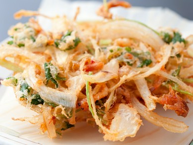 駿河湾の幸を贅沢に使った『桜海老のかき揚げ』