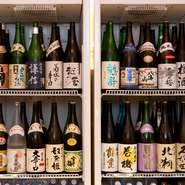 きりっと冷えた日本酒を、30～40種類用意しています