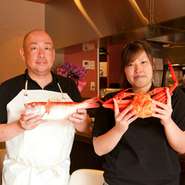 父と娘、長年の親交がある女性店員さんたちで切り盛りする、家族経営のお店です。アットホームな雰囲気が手伝ってか、1人でも安心して来店してくれるリピーターの女性客も、多数いらっしゃいます。