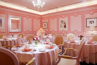 フランス料理の名店がおくる、 ”皿の上の芸術”