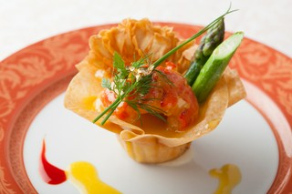 誰が見ても贅沢な料理が並ぶ