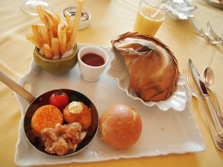 手づくりの＜キッズプレート＞あります