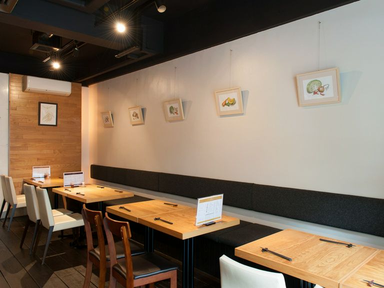 気取らないカジュアルな鉄板焼き屋さんです