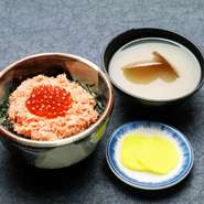 親子丼（鮭・いくら）