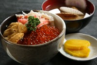 生うに・いくら・いか・かにの中から3つ選んで下さい！
