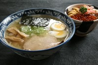 自家製いくら・生うに・いか・かにの中から3つ選んでください！