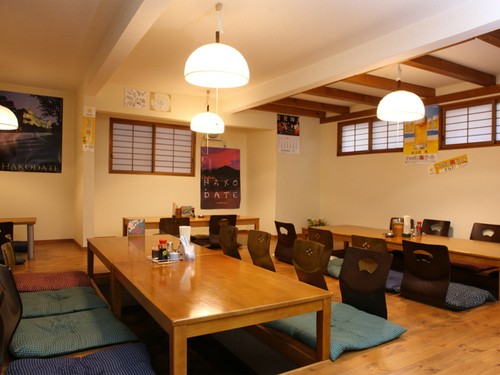 小上がり席（堀ごたつ席もあります）