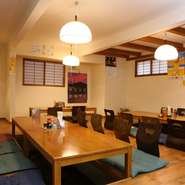 店の奥には、ゆったりくつろいでお食事ができる掘りごたつタイプもございます。
最大25名様前後まで収容可能！