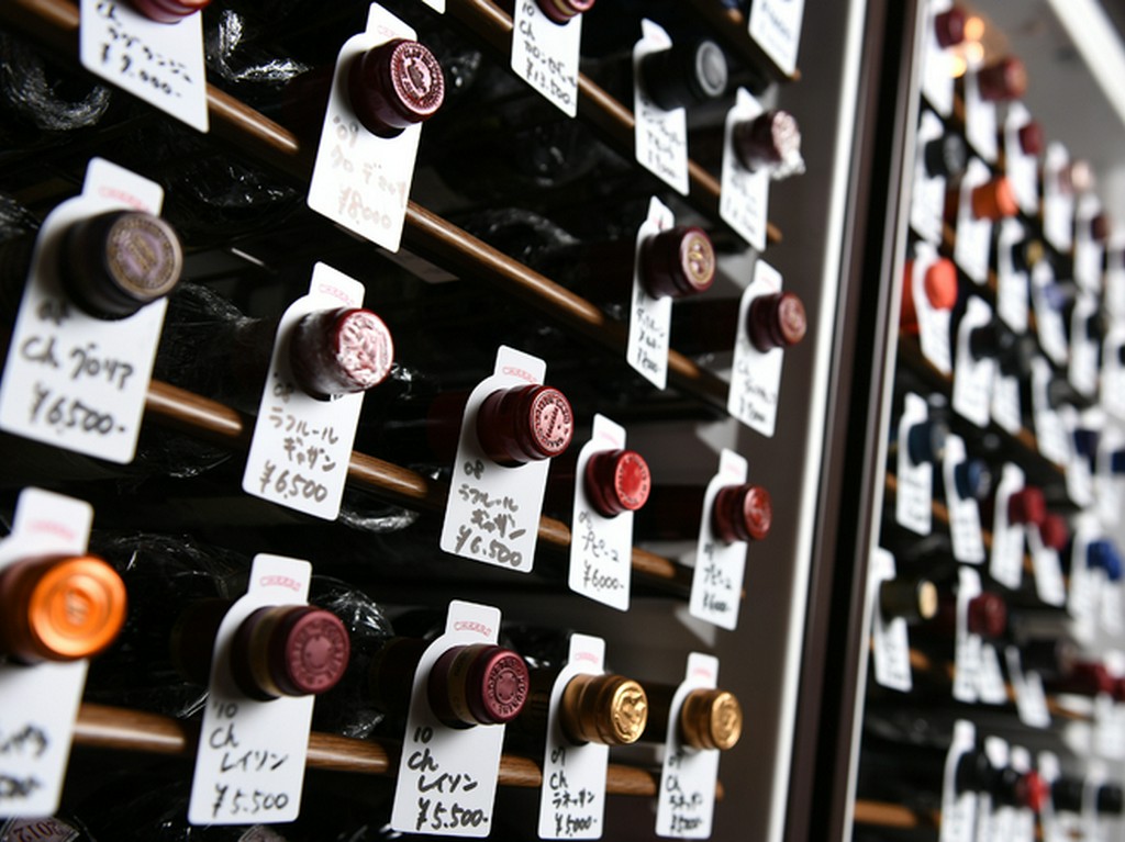 ワインは常時100種以上！専門店レベルのラインナップが自慢