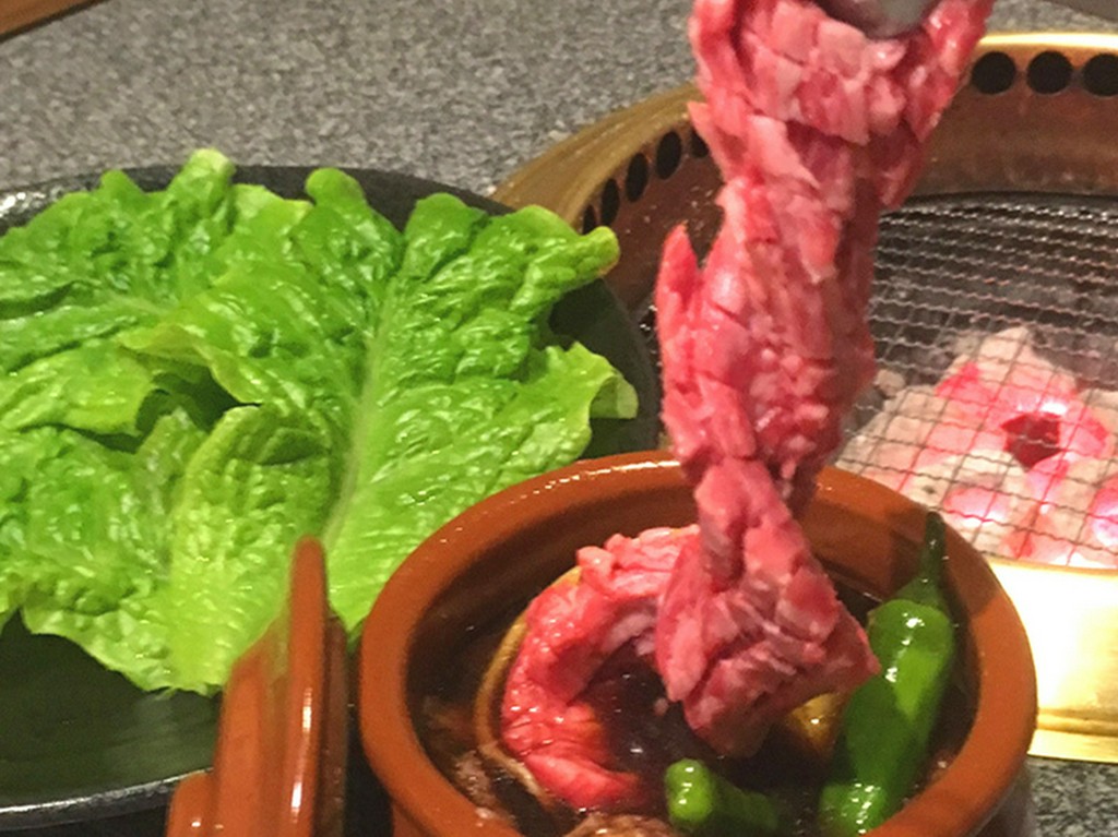 黒毛和牛のおいしさを突き詰めるため、カットやタレにもこだわる