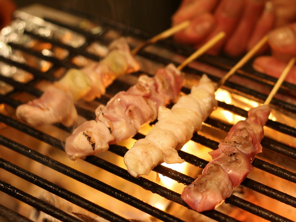 炭を使ってていねいに焼き上げる串