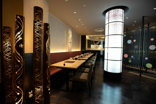 飛行機を下りてすぐ、名古屋名物「ひつまぶし」が味わえます。