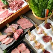 国産牛リブロースを中心にカルビ、ハラミ、トントロなど盛り合せ。ファミリーや肉好きの若者にもピッタリ。