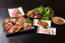 大変希少な厚切り上タン塩
とても柔らかく旨味あふれるシャトーブリアン
を含む贅沢な12品コースです。