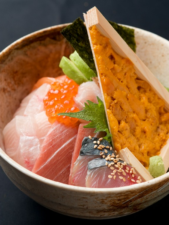 本日の贅沢海鮮丼　2000円