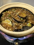 土鍋で味わうアツアツとろみあんとカリカリご飯の食感が楽しい一品。茄子とひき肉がベストマッチ！