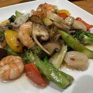 エビ、イカ、ホタテ自家製XO醤炒め