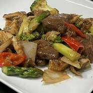 牛ハラミと季節野菜の自家製XO炒め