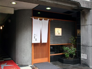 落ち着きのあるカウンター席で、旬のにぎりを存分にご堪能下さい