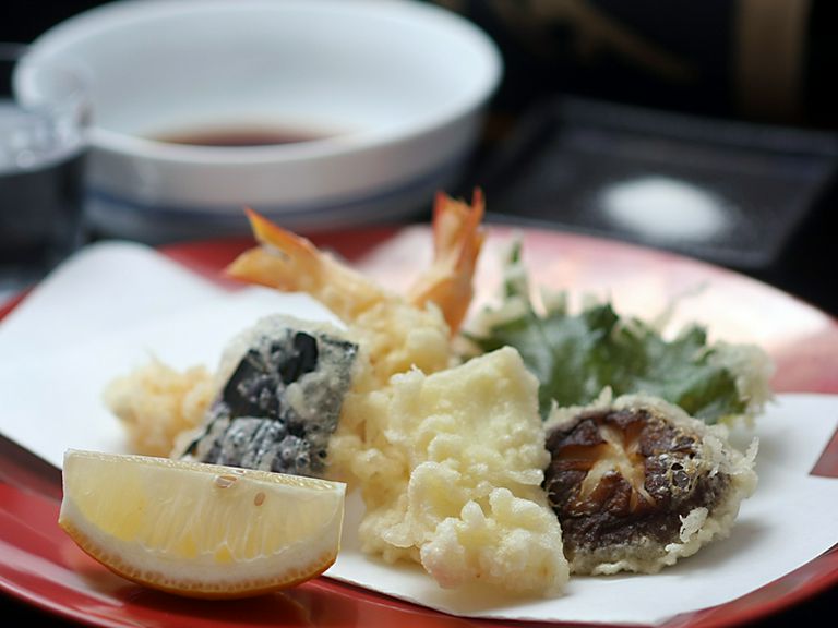 春夏秋冬、季節ごとの旬の食材にこだわり構成された天婦羅