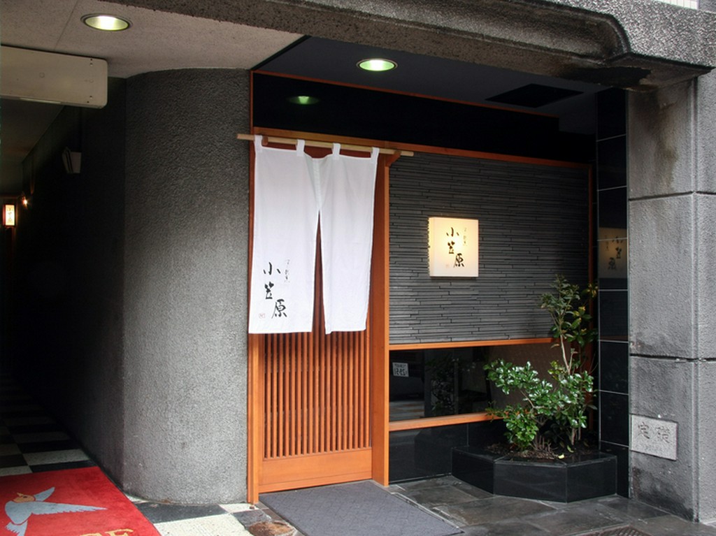 一歩足を踏み入れると凛としながらも温かい雰囲気が伝わってくる