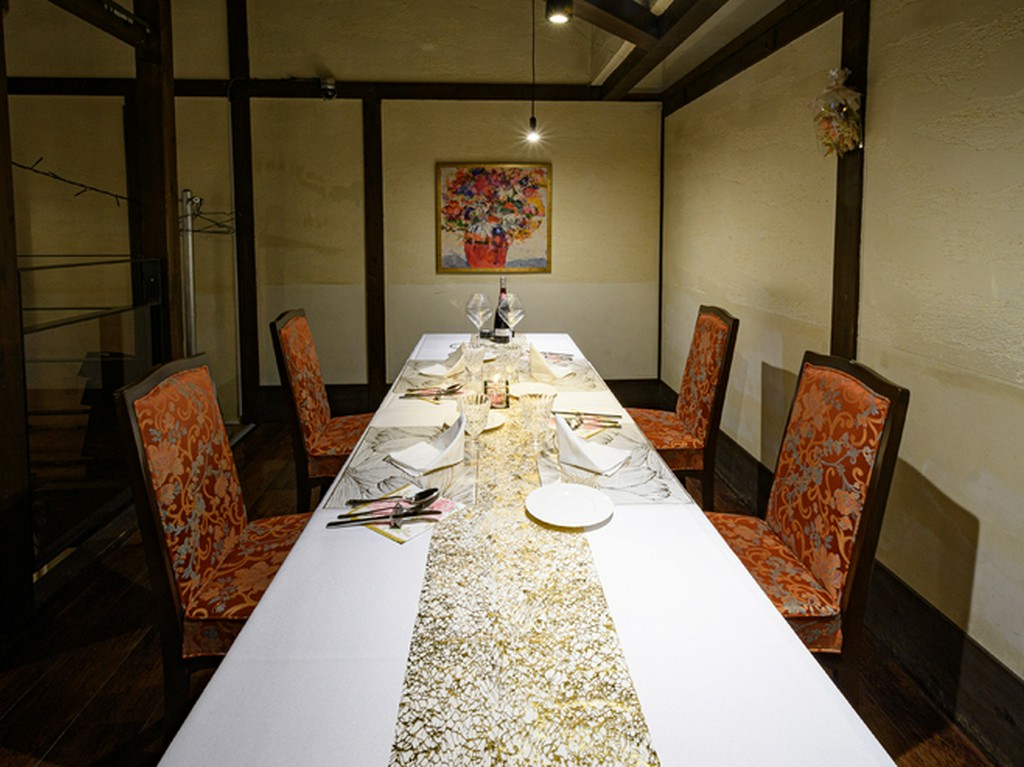 2階、４～8名様におすすめの半個室風の席